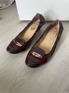 TOD'S Burgundy Patent Leather Kitten Heel - Made in Italy